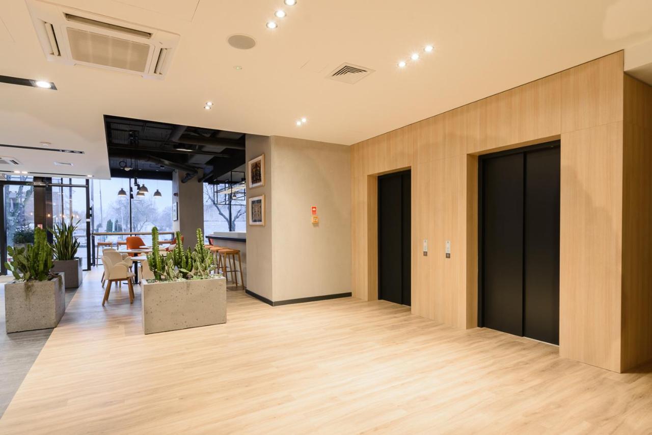 Arche Hotel Люблин Екстериор снимка