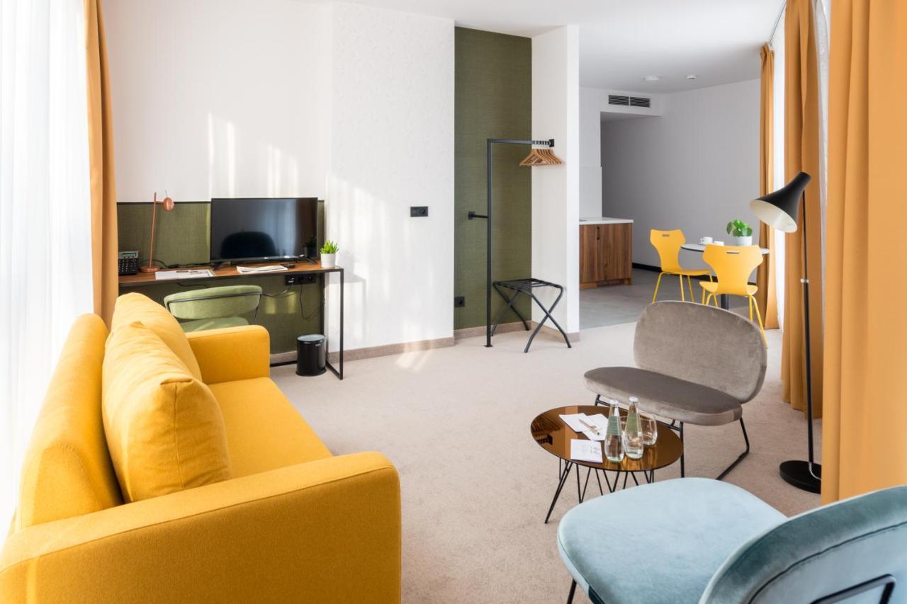 Arche Hotel Люблин Екстериор снимка